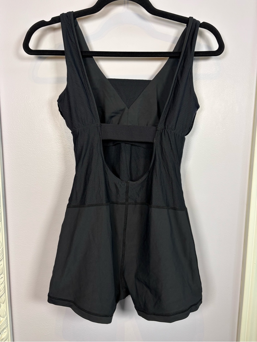 lululemon athletica Black Athletic Romper Jumpsuit Open Back Size 6 - Picture 4 of 7